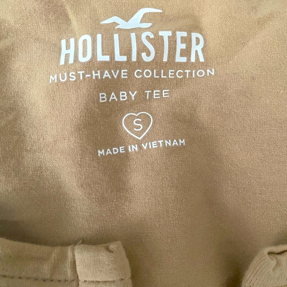 Hollister Tan Button Crop